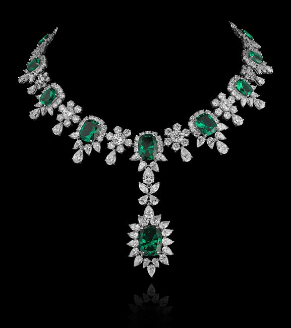 NATURAL DIAMOND NECKLACE