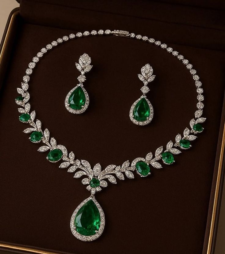 NATURAL DIAMOND NECKLACE
